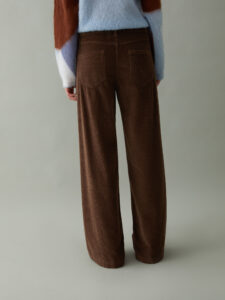 IBLUES Pantaloni cinque tasche in velluto di cotone stretch a coste – CARAVAN